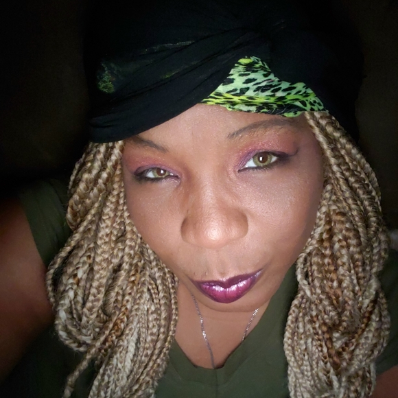 Meet your Posher, Andrea - Picture 2 of 2